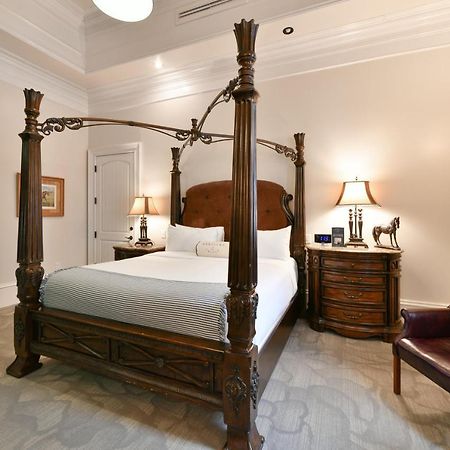 Kentucky Castle Hotel Versailles Kültér fotó