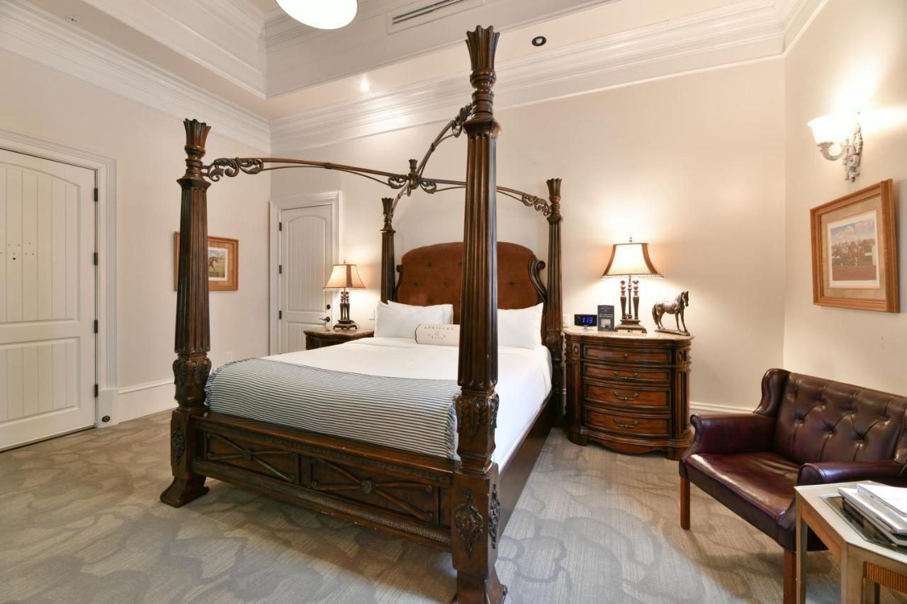 Kentucky Castle Hotel Versailles Kültér fotó