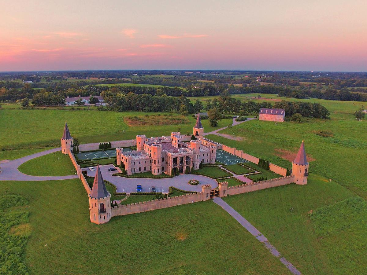 Kentucky Castle Hotel Versailles Kültér fotó